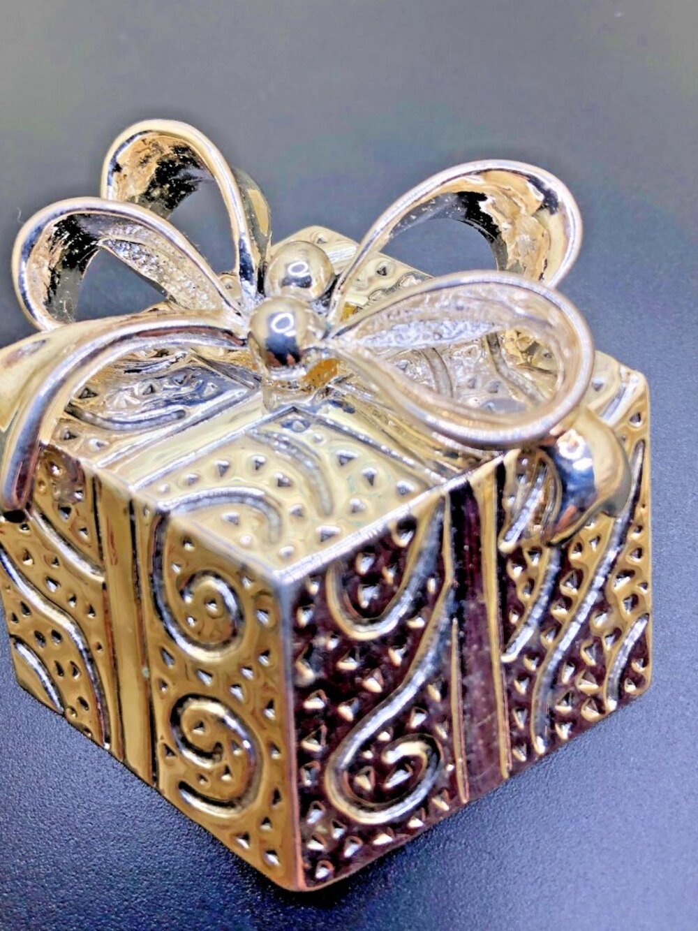 Vintage Christmas Gift Box Present Pin Brooch Pendant, silver tone